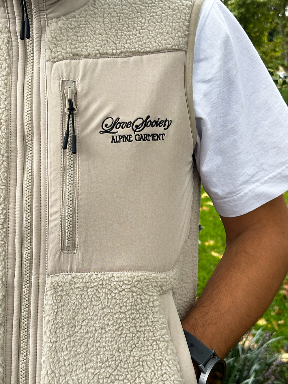 Guaranteed to keep you Hot Unisex sleeveless fleece jacket